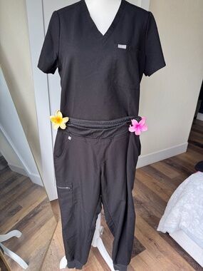 Figs Black Women's Drawstring Jogger Scrub Pants